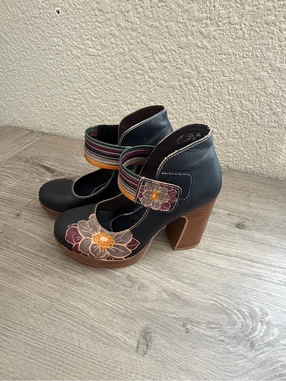 Women's Black Floral Strap Pumps